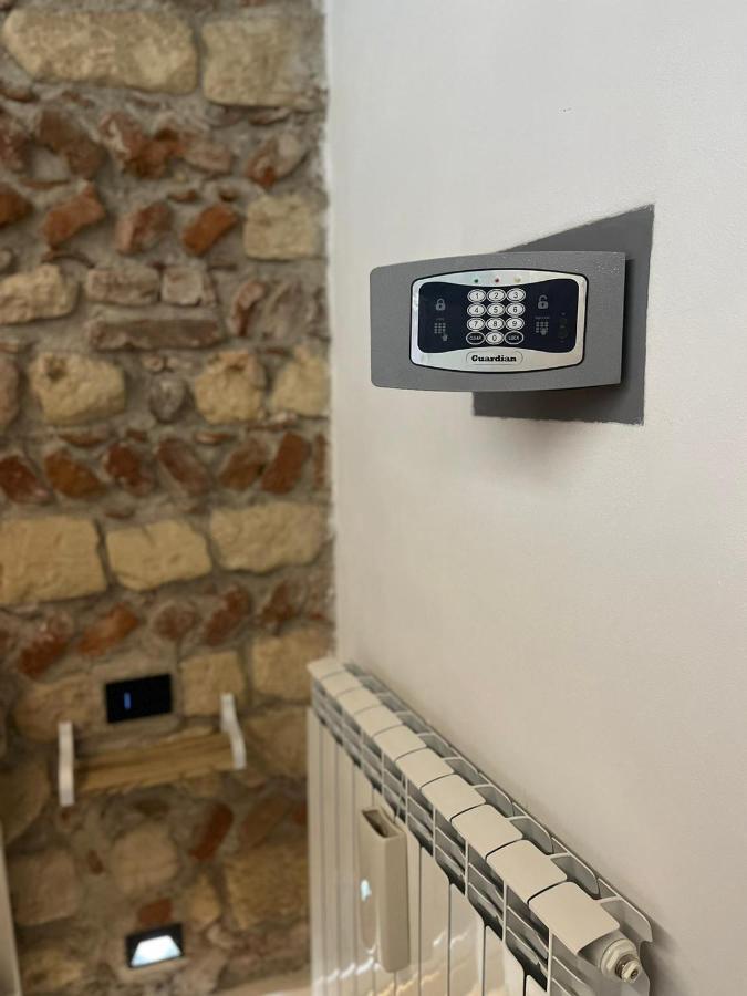 Teodorico Room & Apartment Верона Экстерьер фото