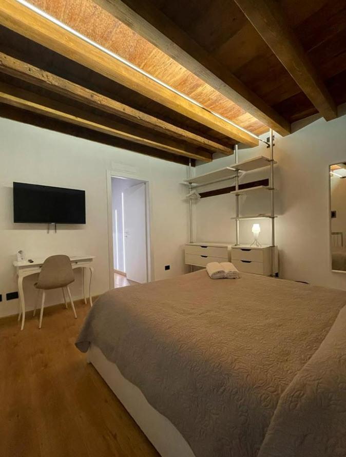 Teodorico Room & Apartment Верона Экстерьер фото