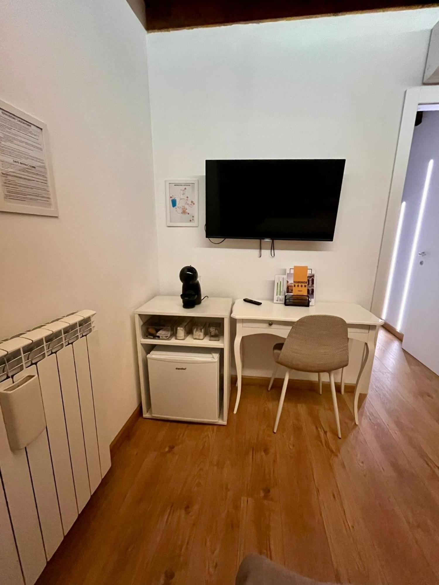 Teodorico Room & Apartment Верона Экстерьер фото