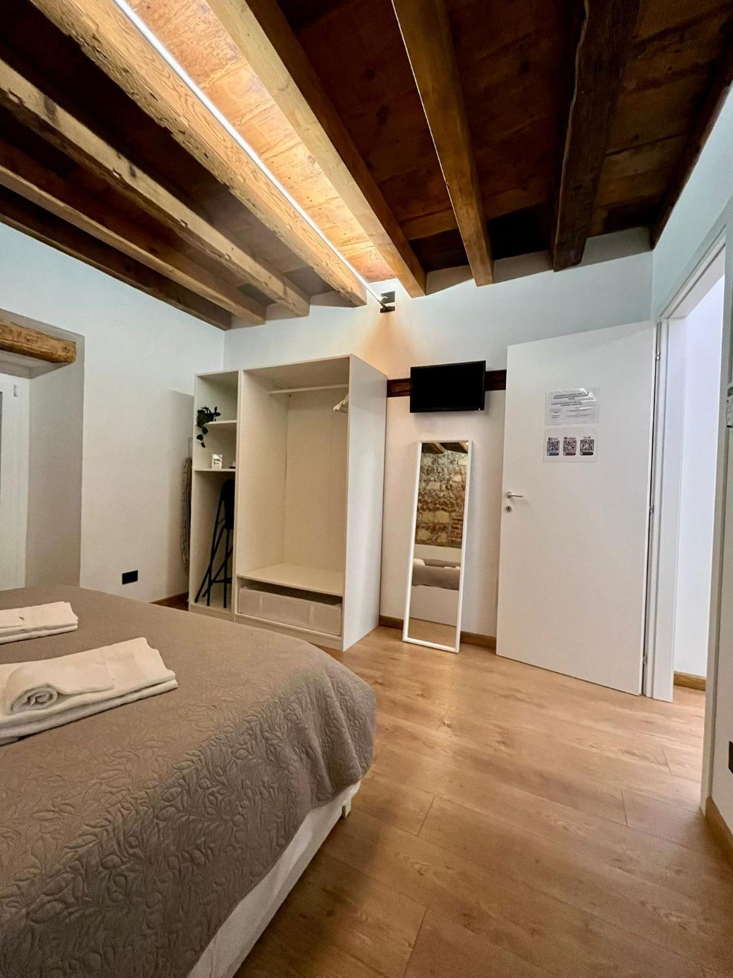 Teodorico Room & Apartment Верона Экстерьер фото